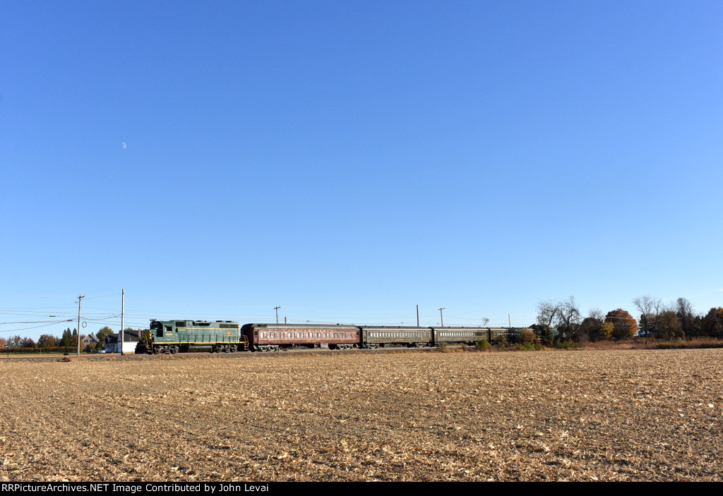 The 2003 pushes the consist away from Point Airy Road